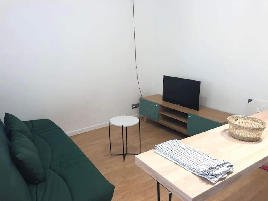 Studio Confortable Pres De Paris Apartment Villejuif Exterior photo